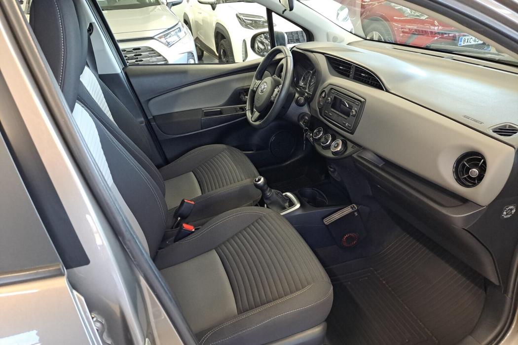 TOYOTA Yaris 2017