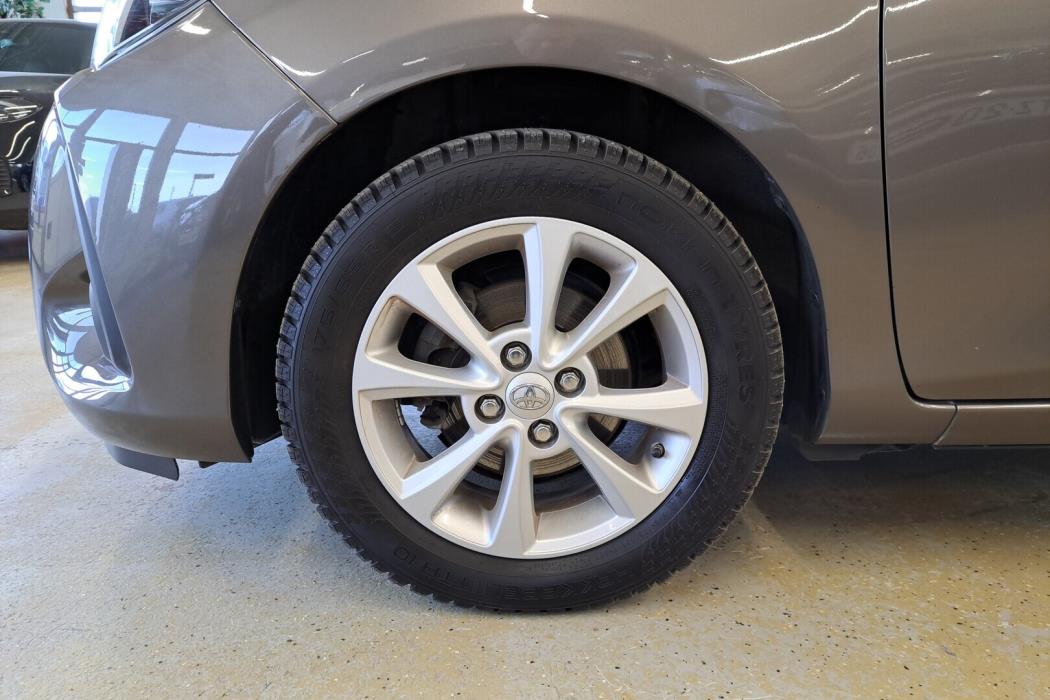 TOYOTA Yaris 2017