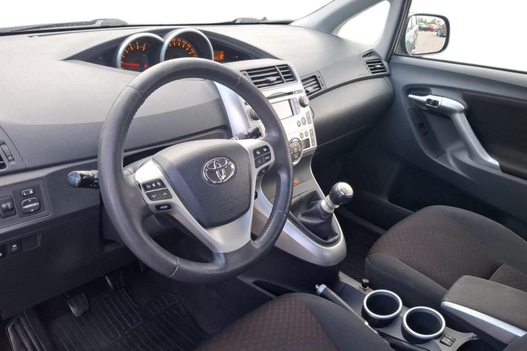 TOYOTA Verso 2010