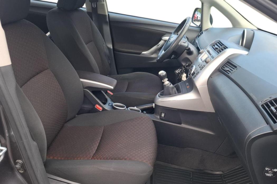 TOYOTA Verso 2010