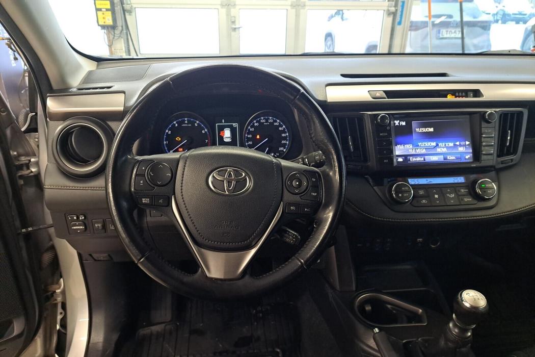 TOYOTA RAV4 2018