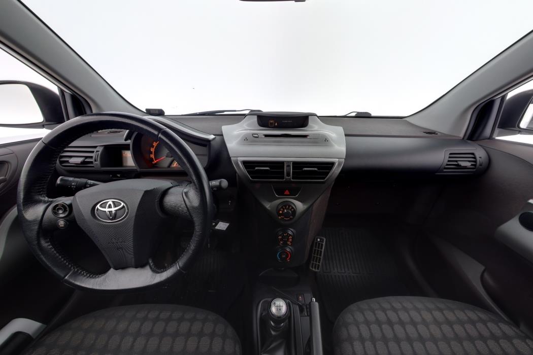 TOYOTA iQ 2010