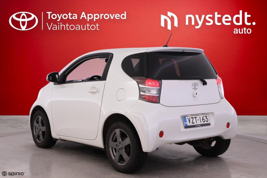 TOYOTA iQ 2010