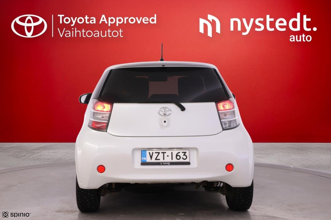 TOYOTA iQ 2010