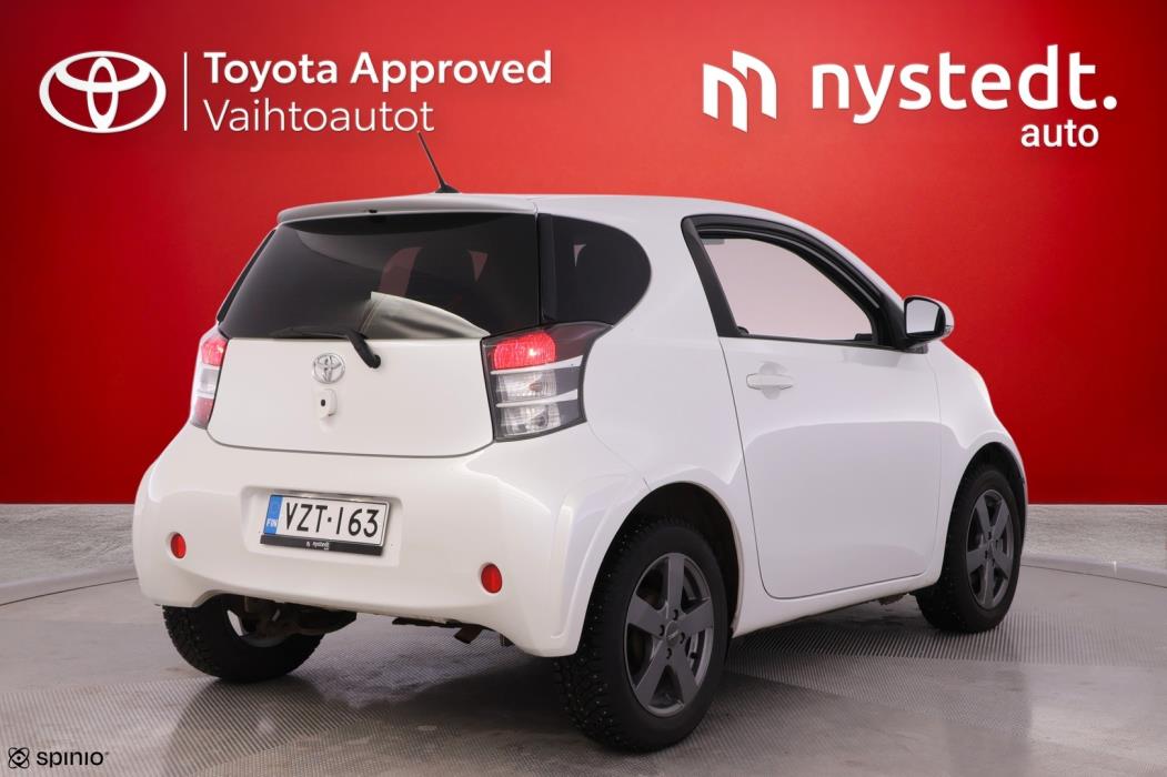 TOYOTA iQ 2010