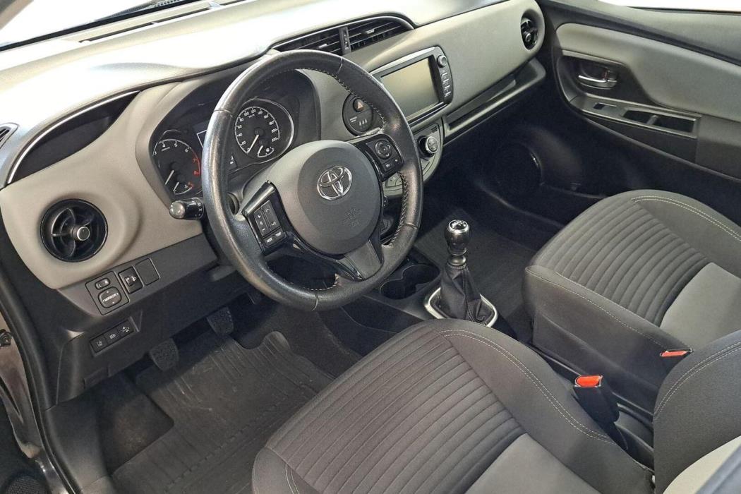 TOYOTA Yaris 2019