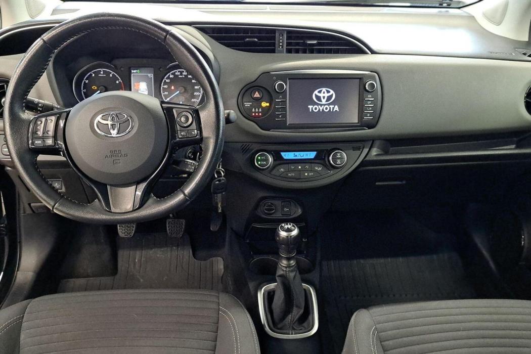TOYOTA Yaris 2019