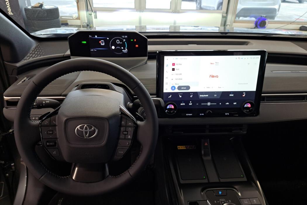 TOYOTA C-HR+ 2026