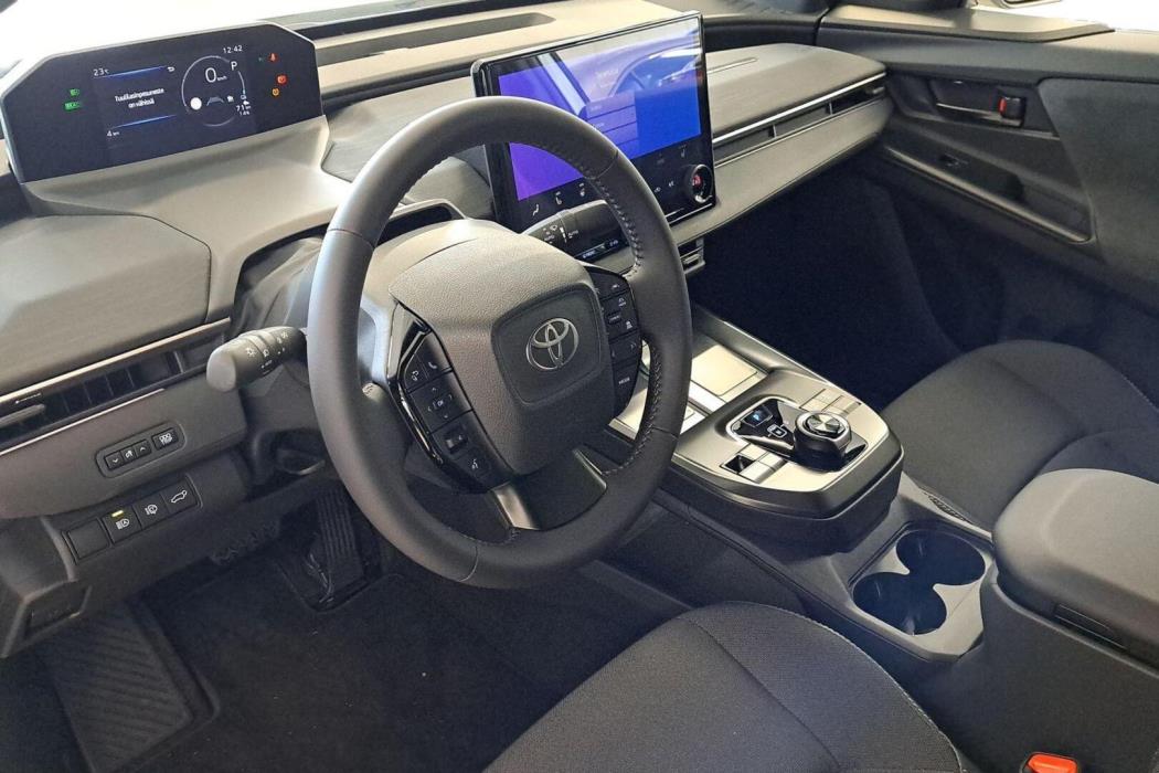 TOYOTA C-HR+ 2026
