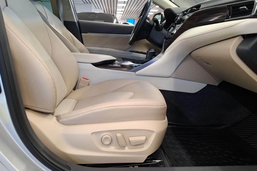 TOYOTA Camry 2021