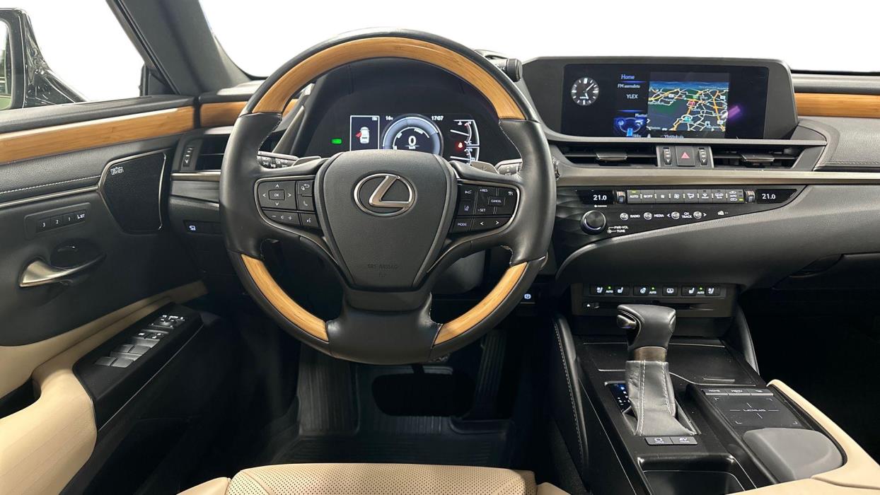 Lexus ES 2019