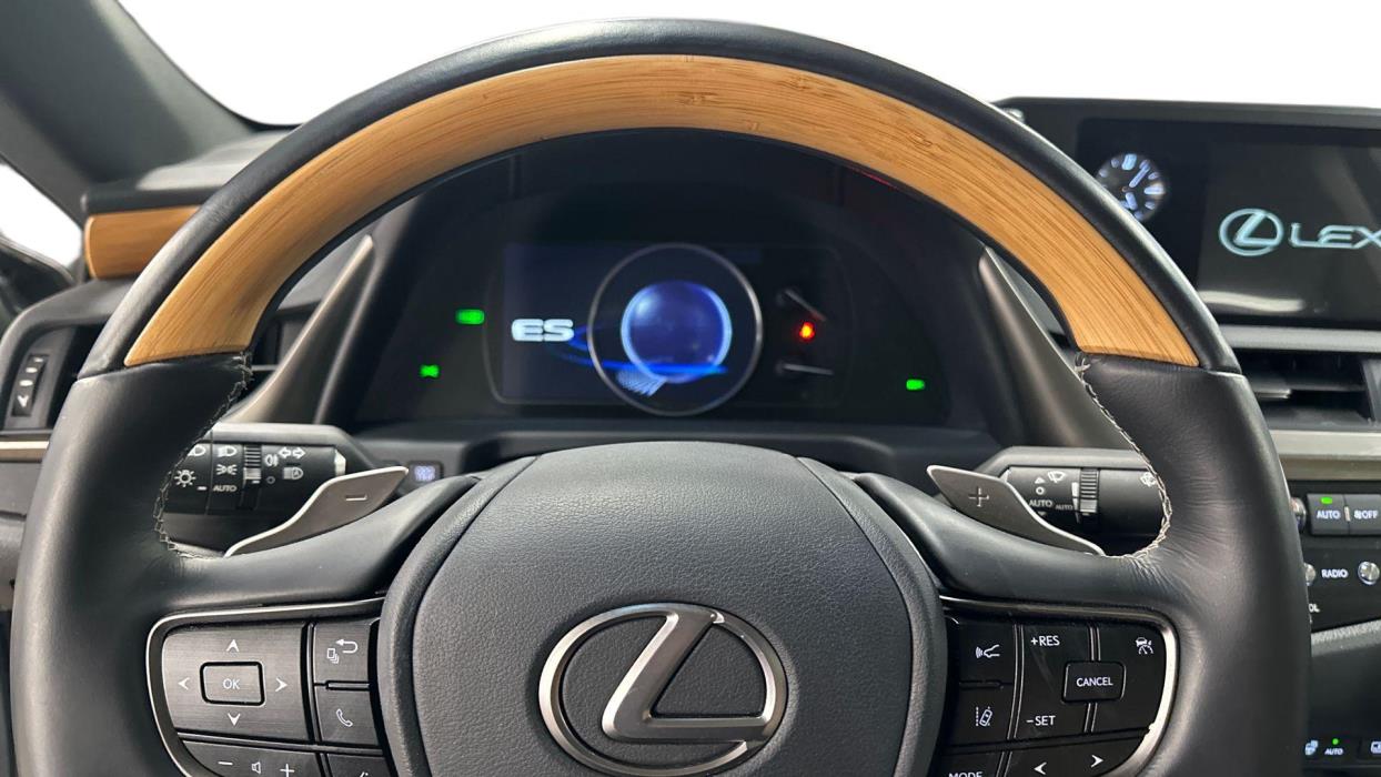 Lexus ES 2019
