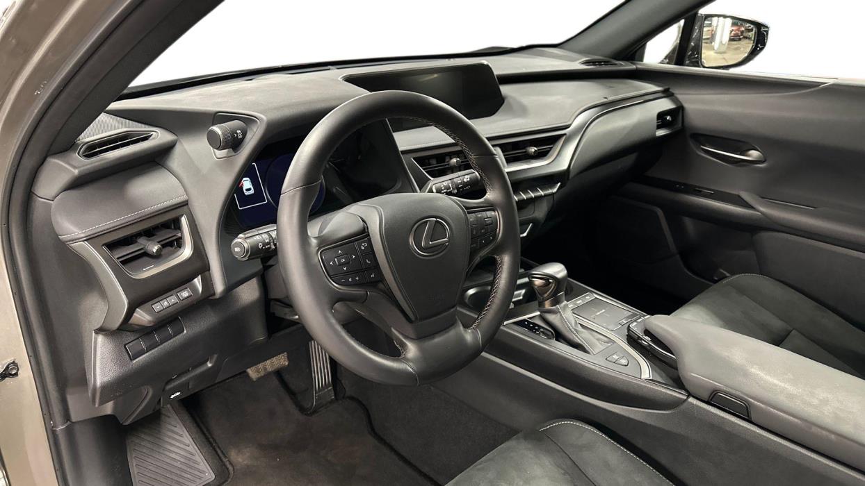 Lexus UX 2021