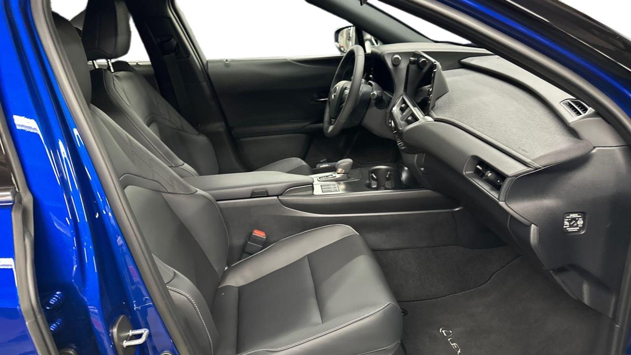 Lexus UX 2026
