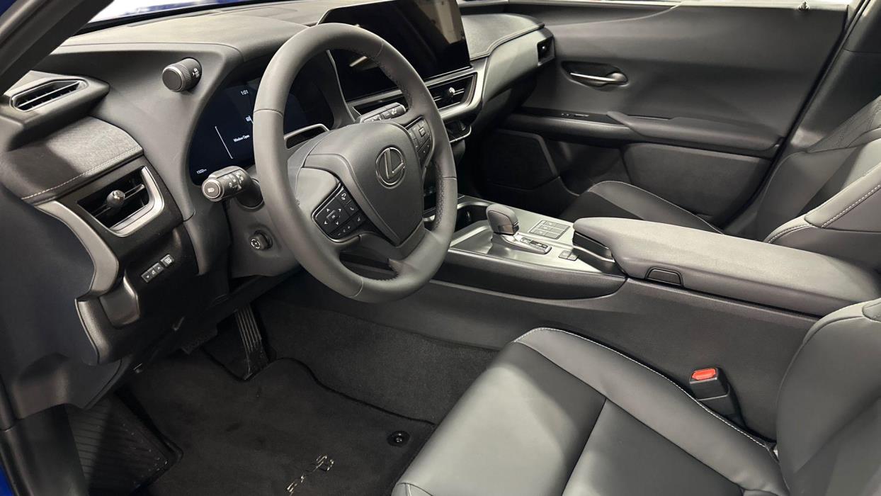 Lexus UX 2026