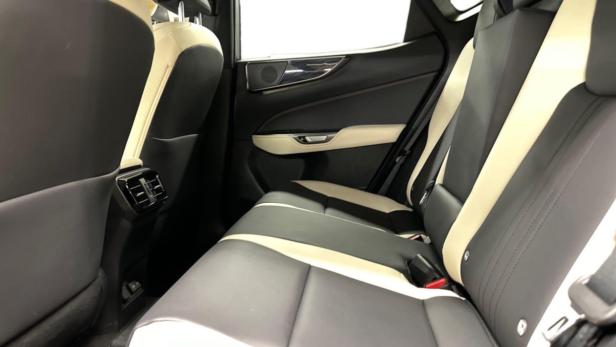 Lexus NX 2023