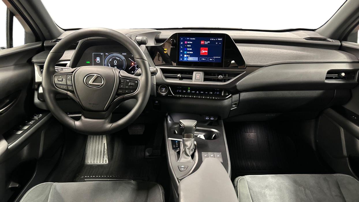 Lexus UX 2024