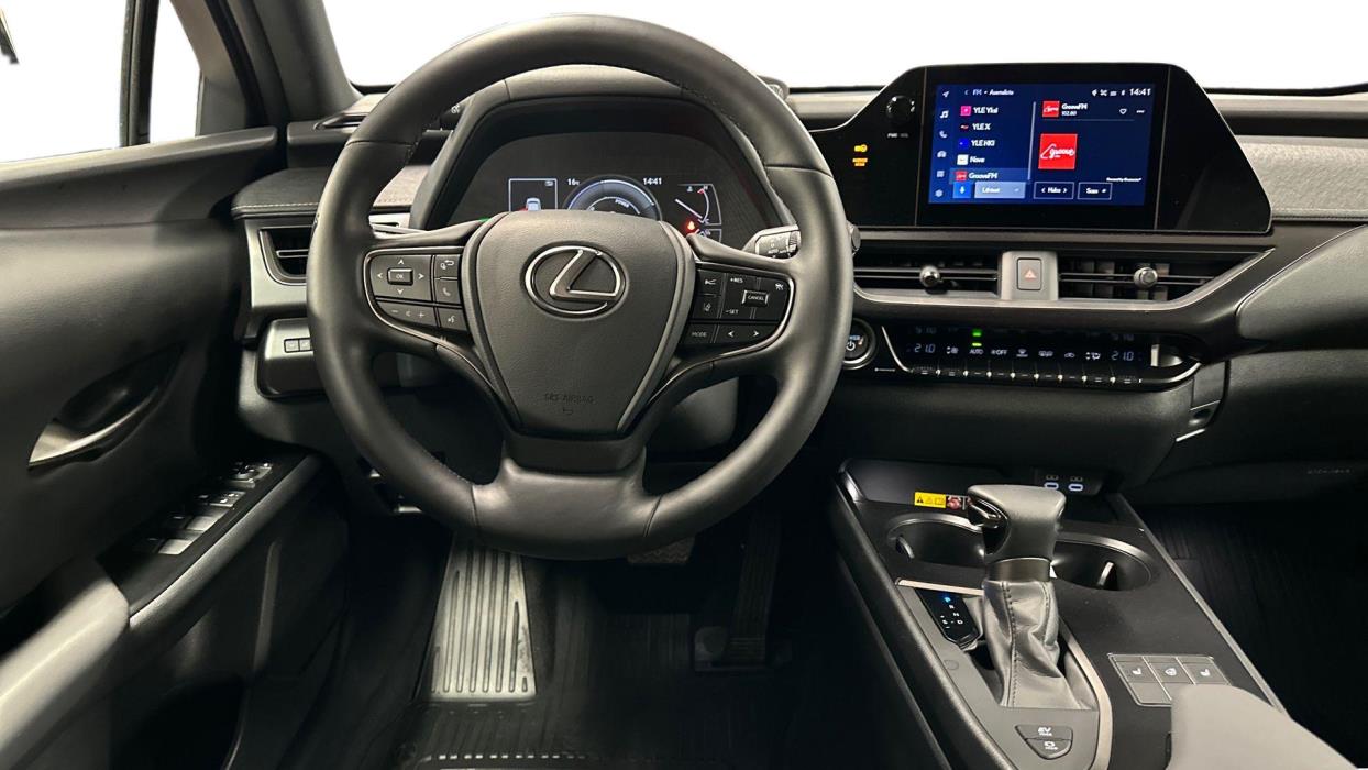 Lexus UX 2024