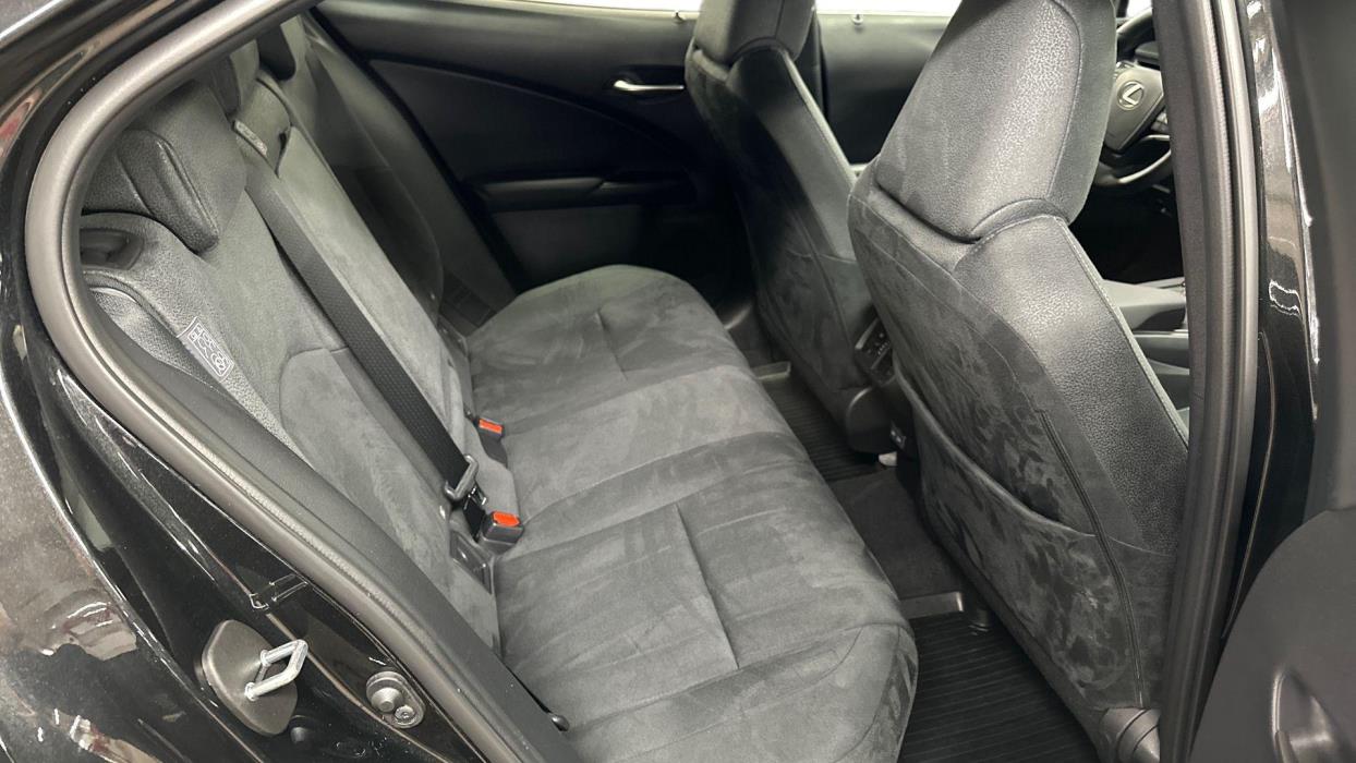 Lexus UX 2024