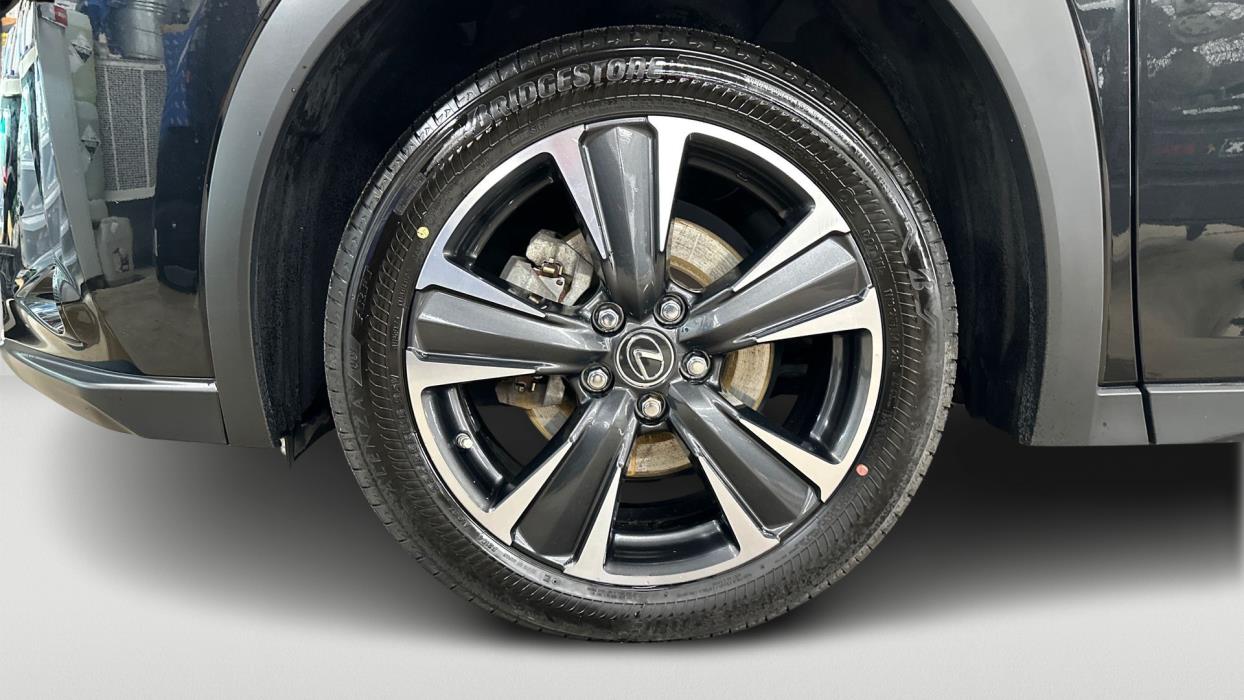 Lexus UX 2024