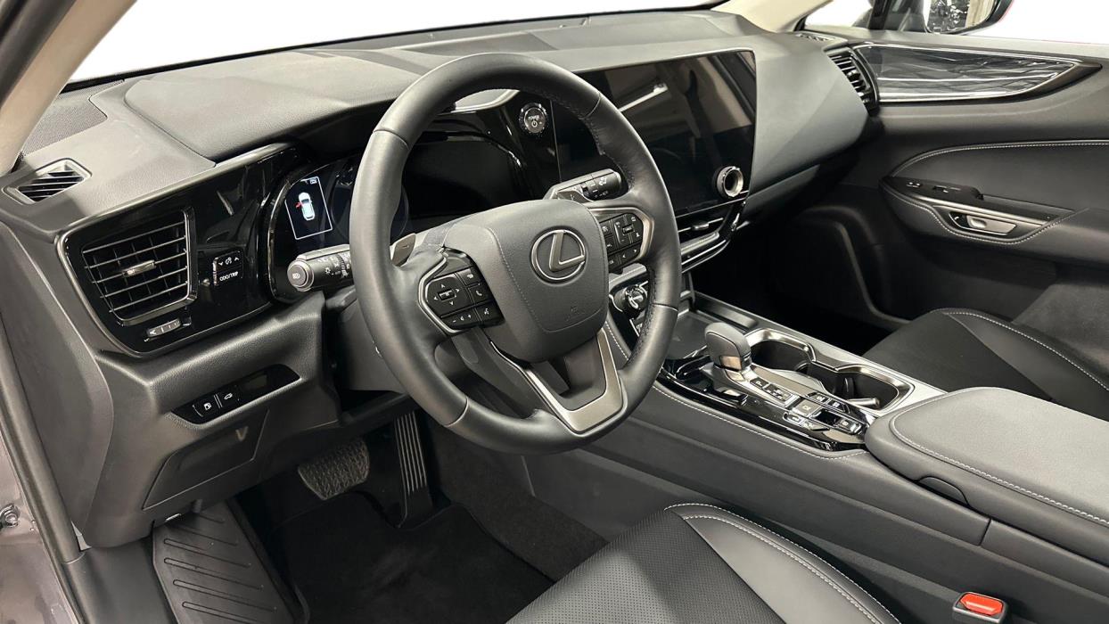 Lexus NX 2025