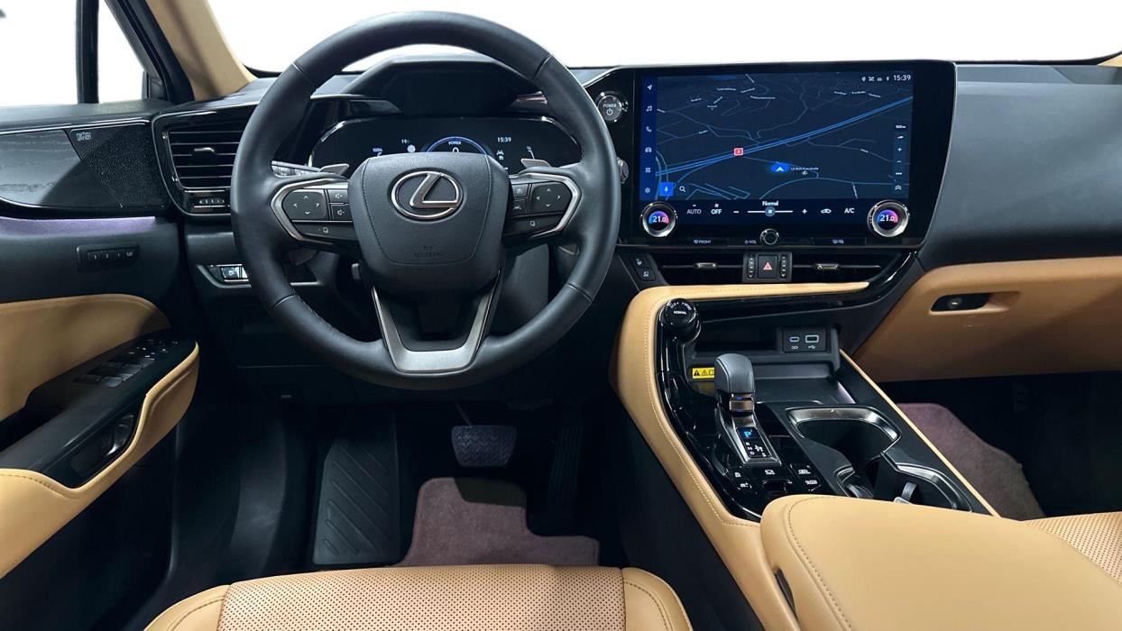 Lexus NX 2025