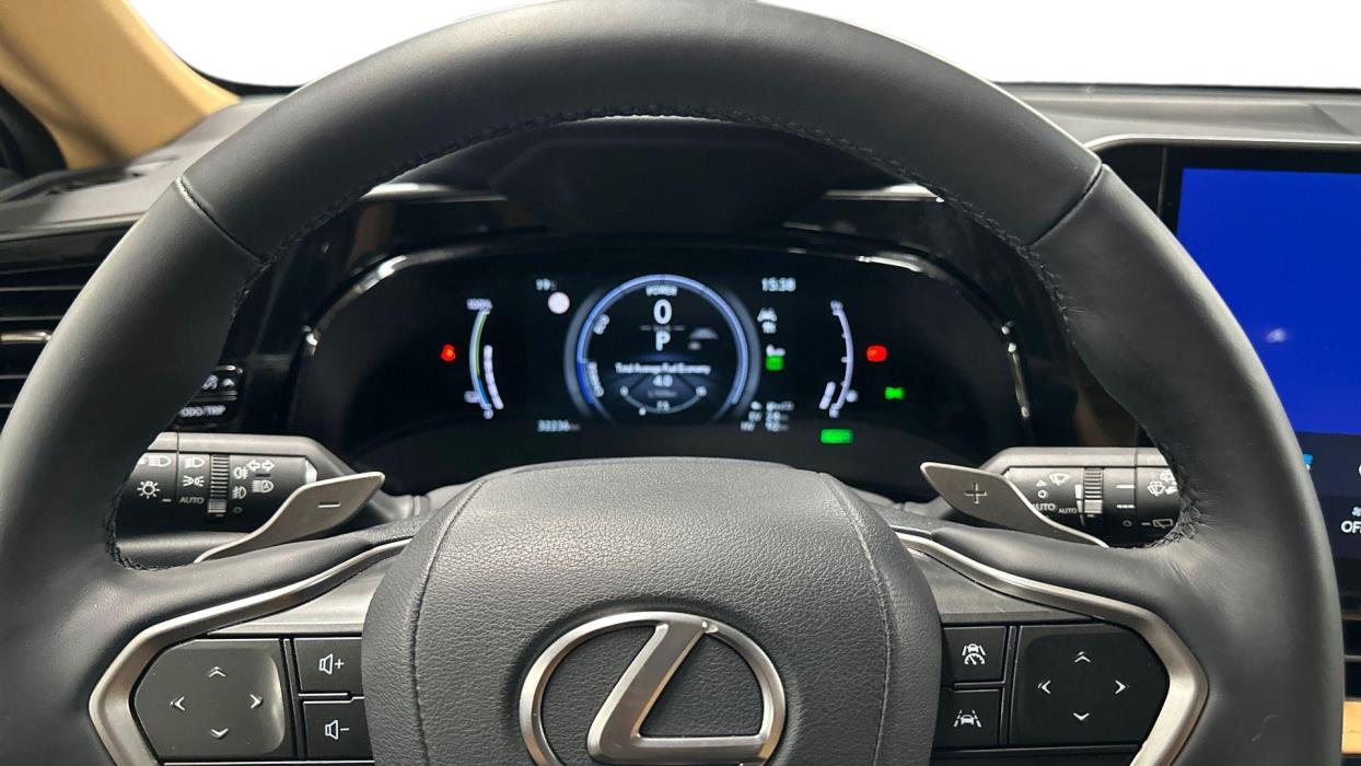Lexus NX 2025