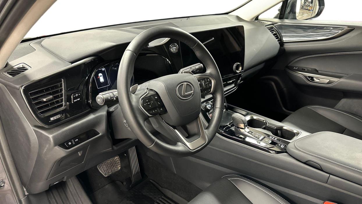 Lexus NX 2025