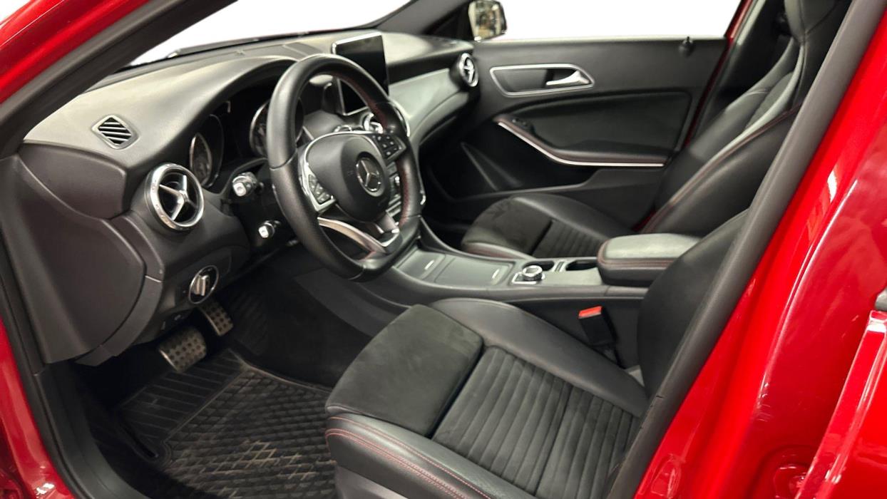 MERCEDES-BENZ GLA 2016