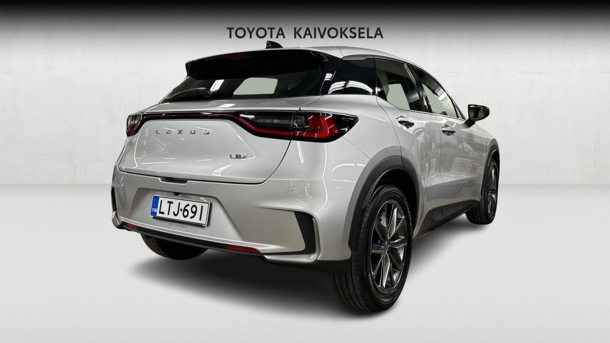 Lexus LBX 2025