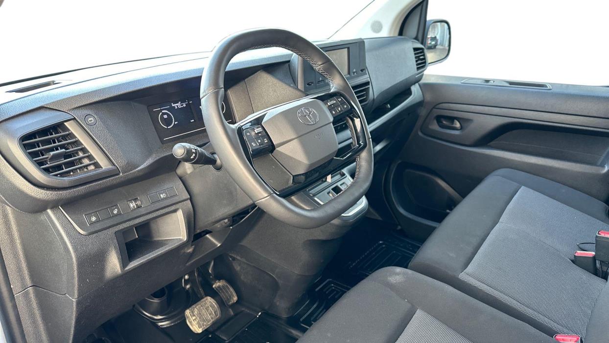 TOYOTA Proace 2025