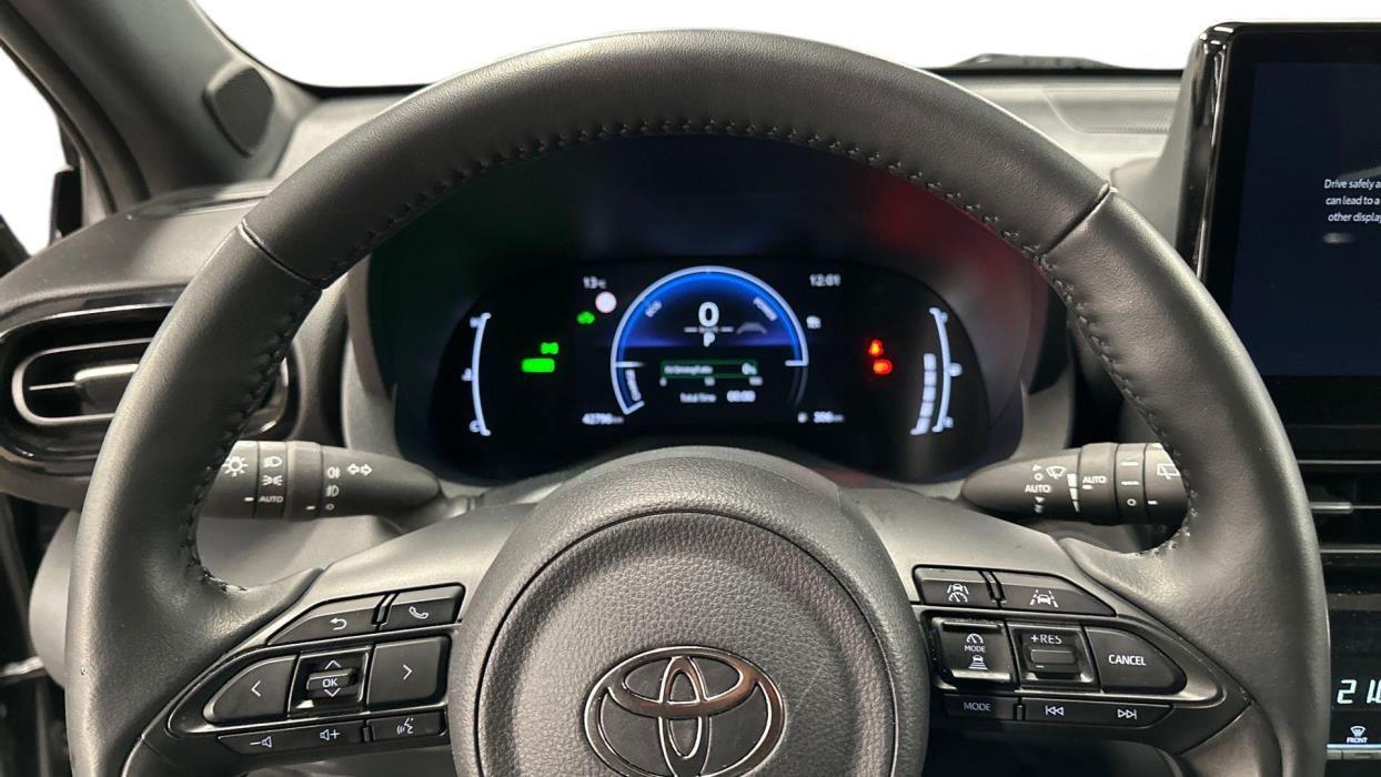 TOYOTA Yaris Cross 2025