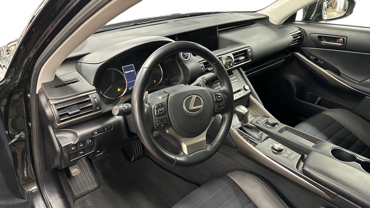 Lexus IS 2020