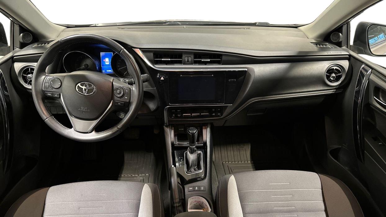 Toyota Auris 2015