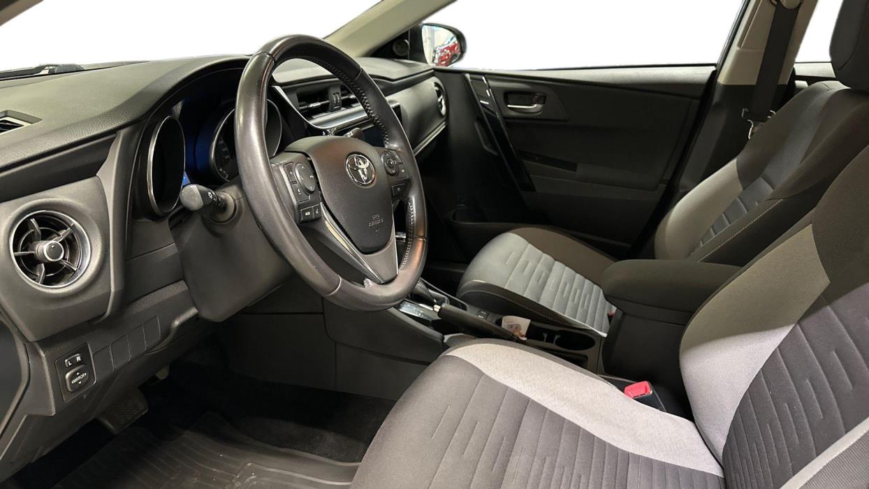 Toyota Auris 2015