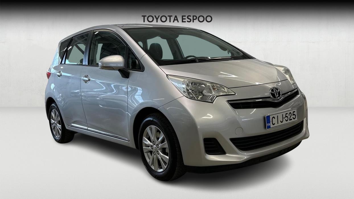 Toyota Verso-S 2011