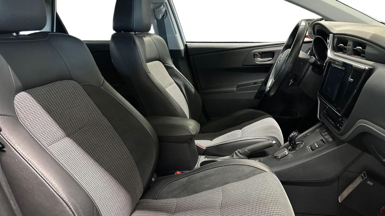TOYOTA AURIS 2018