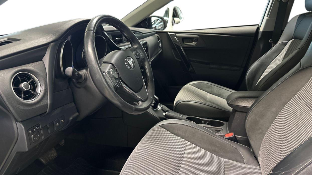 TOYOTA AURIS 2018