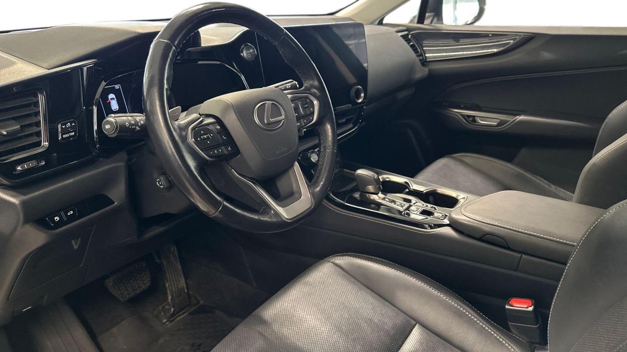 Lexus NX 2023