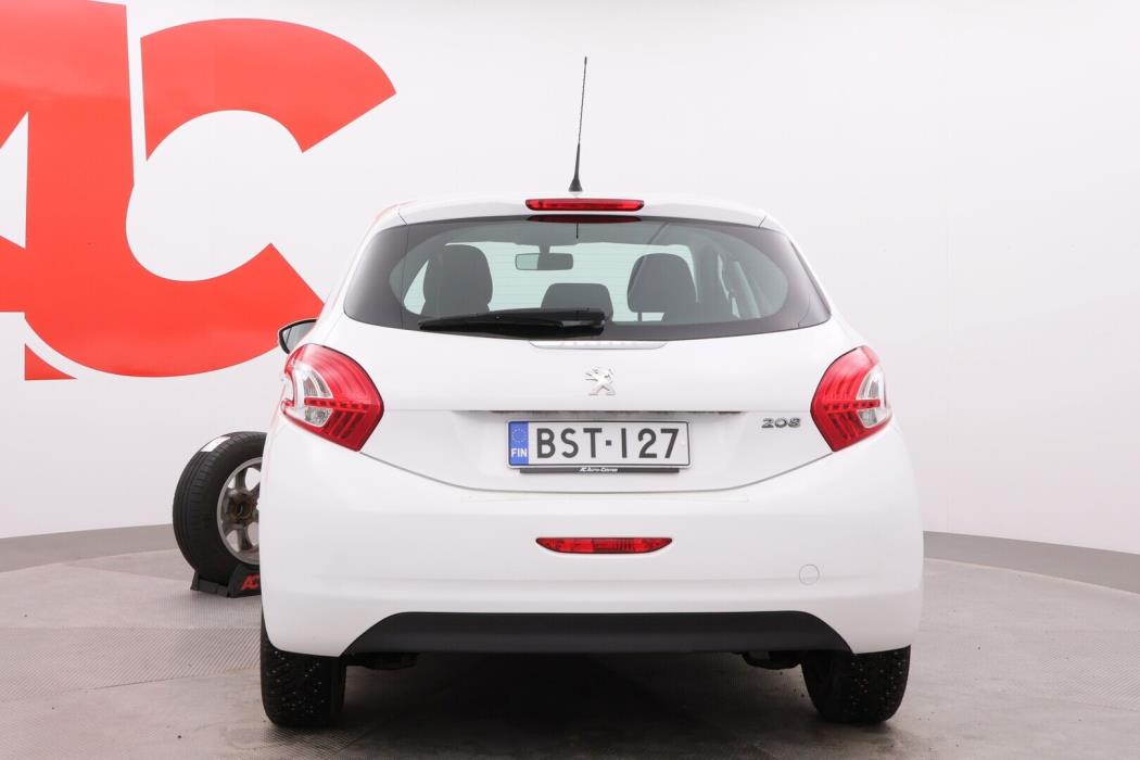 PEUGEOT 208 2015