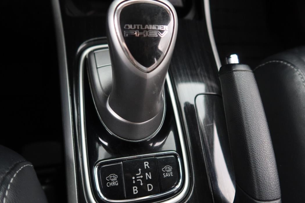 MITSUBISHI Outlander PHEV 2015