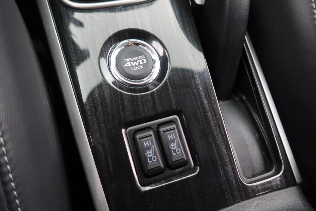 MITSUBISHI Outlander PHEV 2015