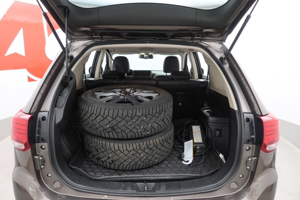 MITSUBISHI Outlander PHEV 2015