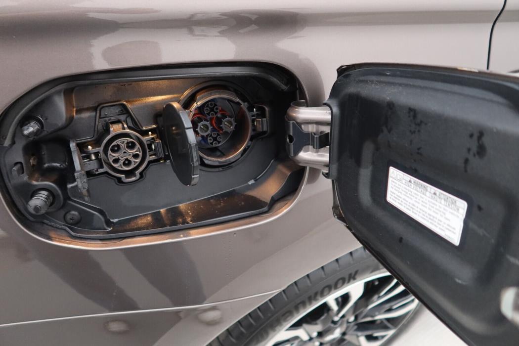 MITSUBISHI Outlander PHEV 2015