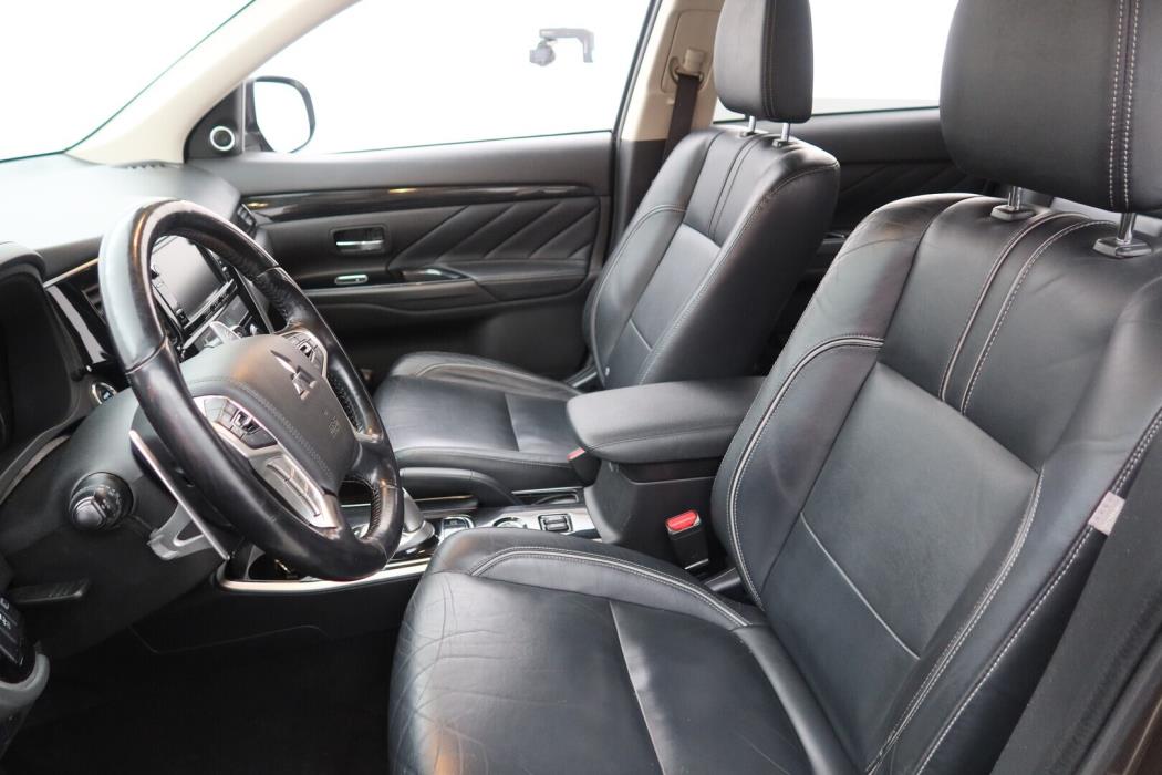 MITSUBISHI Outlander PHEV 2015