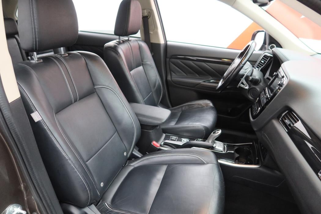 MITSUBISHI Outlander PHEV 2015