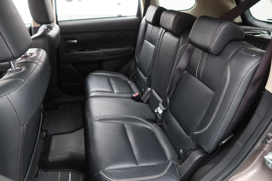 MITSUBISHI Outlander PHEV 2015
