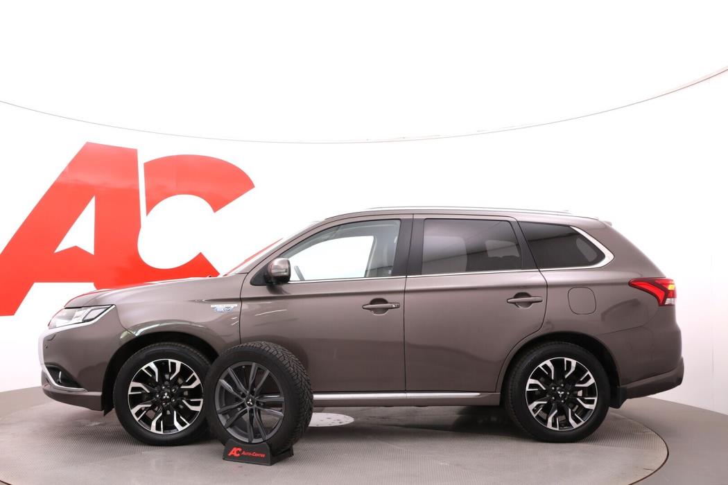 MITSUBISHI Outlander PHEV 2015