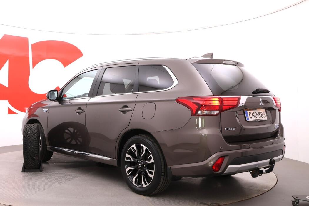 MITSUBISHI Outlander PHEV 2015