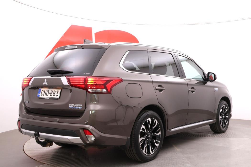 MITSUBISHI Outlander PHEV 2015